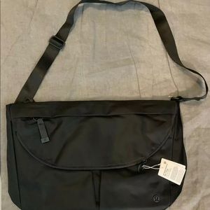 NWT Lululemon all night festival bag*large~size:10L~BLACK